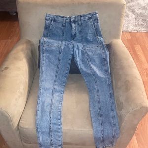 Brand: Universal Thread, Size:6/28R,Color: Demin